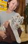 一般公開されたホワイトタイガーの赤ちゃん＝5日、群馬県富岡市岡本の群馬サファリパーク