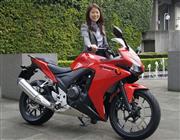 ホンダが２３日に発売する４００ｃｃのスポーツ二輪車「ＣＢＲ４００Ｒ」。タイで生産するモデルと部品を共通化した