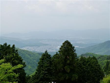 能勢妙見山（のせみょうけんざん）から大阪方面の眺望。絶景！＝２０１１年５月１７日、大阪府豊能郡（とよのぐん）能勢（のせ）町（杉山淳一さん撮影）