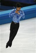 フィギュアスケート男子SP羽生結弦４回転ジャンプ＝１３日、ロシア・ソチのアイスベルク・パレス（大里直也撮影）