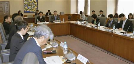 財務省で開かれた政府税制調査会の基礎問題小委員会＝２３日