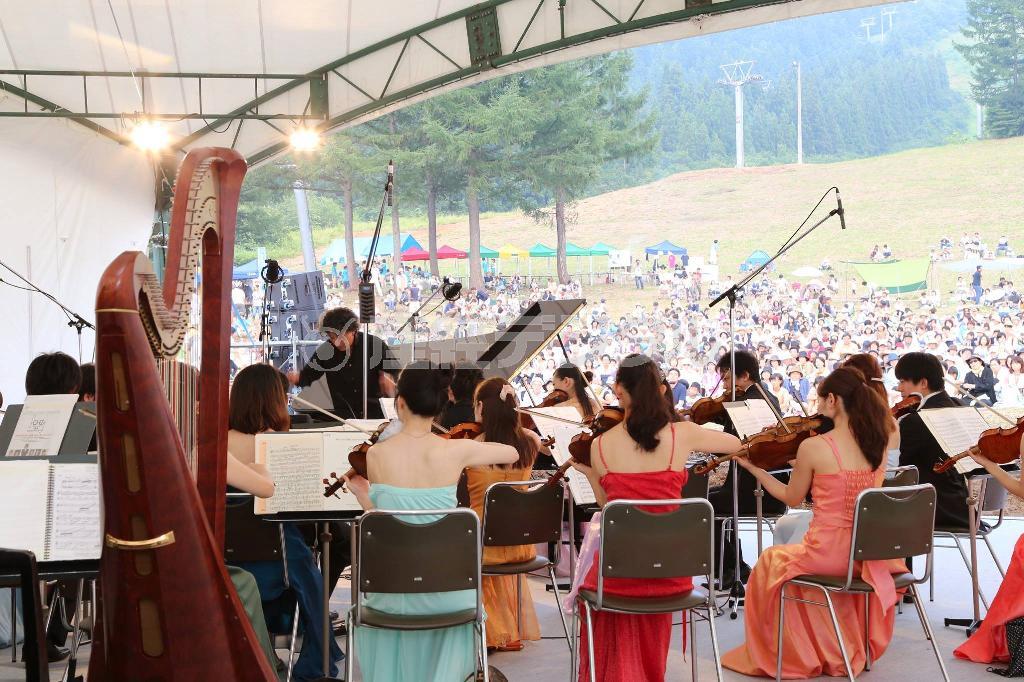 昨年の「清津ピクニックコンサート」の様子＝２０１３年８月１０日、新潟県十日町市（提供写真）