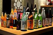 厳選した日本酒１０種、梅酒１０種を飲み放題で楽しめる