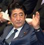 衆院予算委員会に臨む安倍晋三首相＝２３日午前、国会・衆院第１委員室（酒巻俊介撮影）