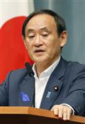 記者会見する菅官房長官＝８日、首相官邸