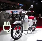 ホンダが出展した電動の原付きバイク「ＥＶ－Ｃｕｂ」＝東京都江東区の東京ビッグサイト