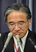 中間決算会見で苦い表情を見せる三井不動産の佐藤雅敏・取締役常務＝６日午後、東京都千代田区の国交省（宮崎瑞穂撮影）