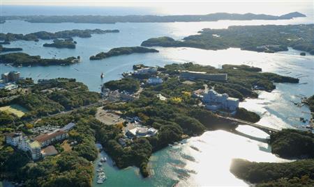 伊勢志摩サミットの主会場に想定される三重県志摩市の賢島（かしこじま、中央）＝２０１５年１１月１１日（共同）