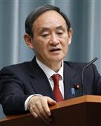 記者会見する菅官房長官＝１６日午前、首相官邸