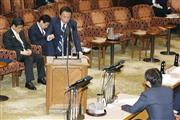 参院予算委で答弁する麻生財務相＝８日午前