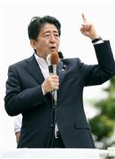 山形市で街頭演説する安倍晋三首相＝９日午後