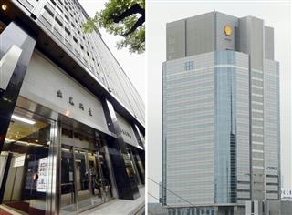 出光興産の本社（左）（東京都千代田区）と昭和シェル石油の本社（東京都港区）＝２８日午後