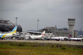 仙台空港に駐機する航空機＝１５日