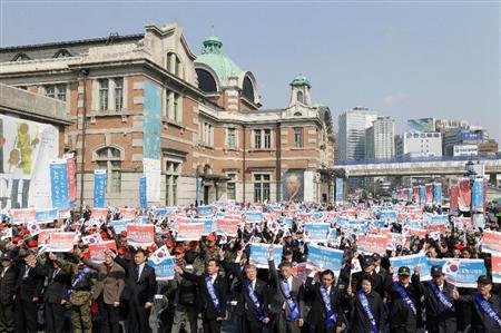 今年３月、核兵器開発を続ける北朝鮮の脅威を訴えるデモを行う韓国軍退役軍人たち（ＡＰ）