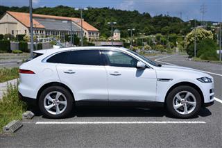 完璧なスタイル　常時４人乗車が前提の快適性　ジャガー・Ｆ－ＰＡＣＥ（後編）