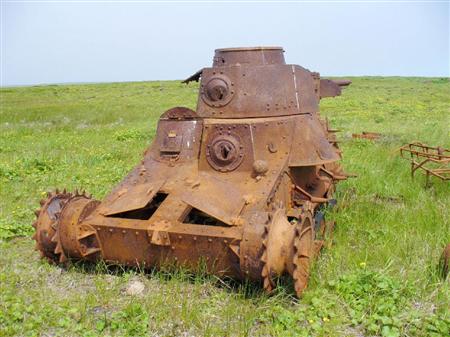 千島列島・シュムシュ島（占守島）に残る旧日本軍の戦車（サハリン州提供・共同）