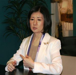 インタビューに応じる大塚家具の大塚久美子社長＝８日、東京都江東区