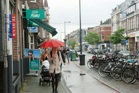 オランダ第４の都市のユトレヒト市街地＝６月