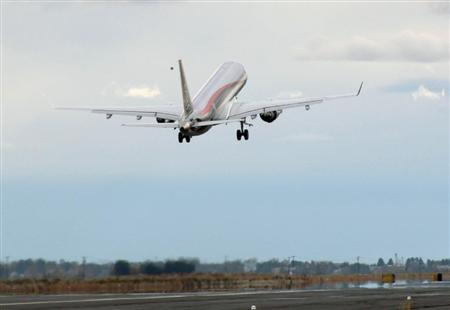 米西部ワシントン州のグラントカウンティ国際空港を離陸するＭＲＪの試験１号機＝１７日（三菱航空機提供）