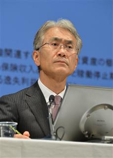 決算会見で説明するソニーの吉田憲一郎副社長＝東京都港区（伴龍二撮影）