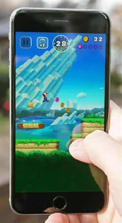 １６日、任天堂が配信を開始したスマートフォン向けゲーム「スーパーマリオラン」の画面