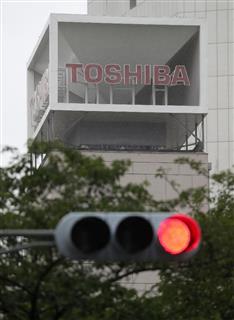 東芝は半導体子会社の売却先として日米韓連合と優先的に交渉を進めることを決めた＝２１日午後、東京都港区（福島範和撮影）