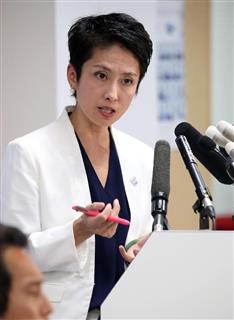 「二重国籍」問題について記者会見する民進党の蓮舫代表＝１８日午後、東京・永田町（桐原正道撮影）