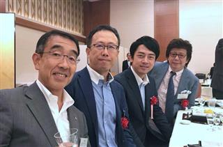 研修会の講師を務めた（左から）佐浦弘一（日本酒造組合中央会副会長）、大橋健一、小泉進次郎、君嶋哲至の各氏＝秋田市の秋田キャッスルホテル