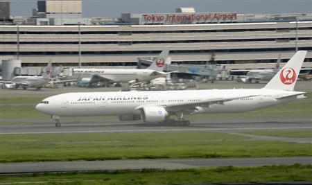 動画あり 日航機が羽田空港で緊急着陸 左エンジンで火災 バードストライクか Sankeibiz サンケイビズ