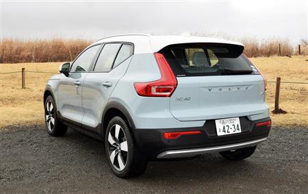 ＸＣ４０はボディサイドに回り込む「Ｌ字型」のランプを採用