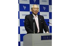 予防医療について記者会見する日本医師会の横倉義武会長＝３月２７日午後、東京・本駒込の日本医師会館（桑原雄尚撮影）