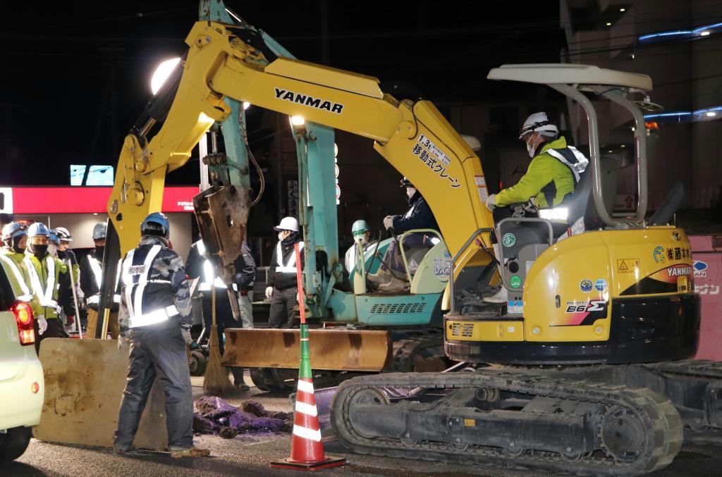 穴を掘ってみたけれど…＝1月19日夜、和歌山市