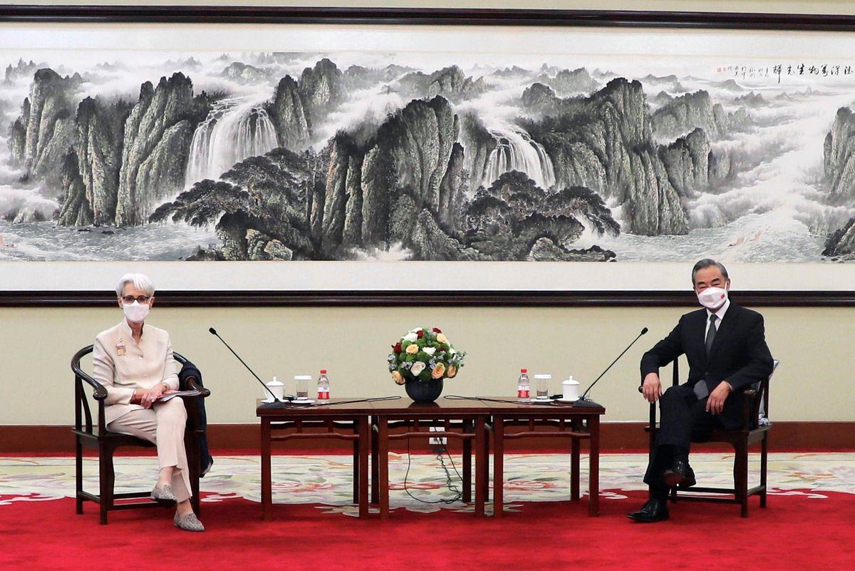 米中高官会談、中国は「態度変更」要求