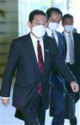 出邸する岸田文雄首相＝18日午前、首相官邸（矢島康弘撮影）