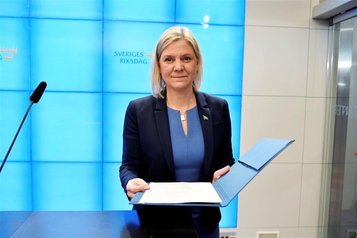 女性首相「半日」退陣劇に衝撃　スウェーデン